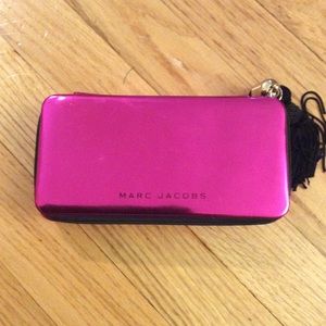 Vibrant fuchsia versatile hard case/ Mark Jakobs